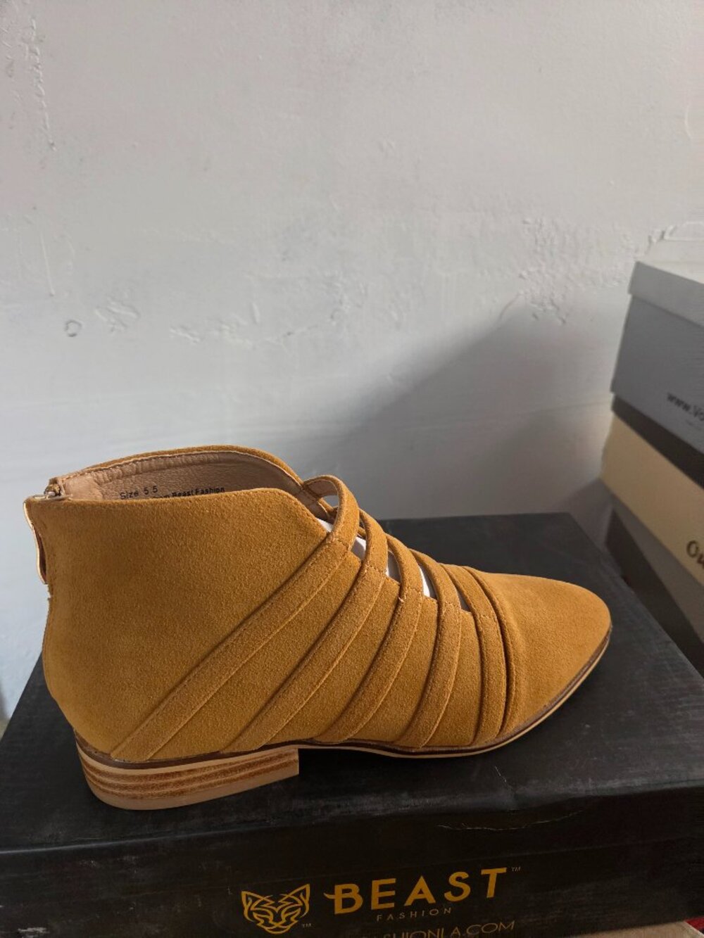 Beast Fashion "Carter-06" slip-on shoes, Sz 5.5